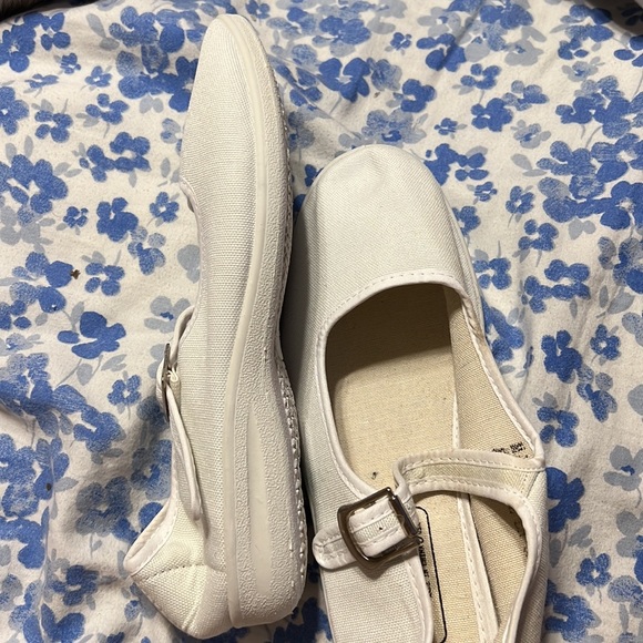 Chinese Mary Janes. Thicker Heeled. They Say Size 38 But US I’d Say 7.5. - Picture 4 of 4
